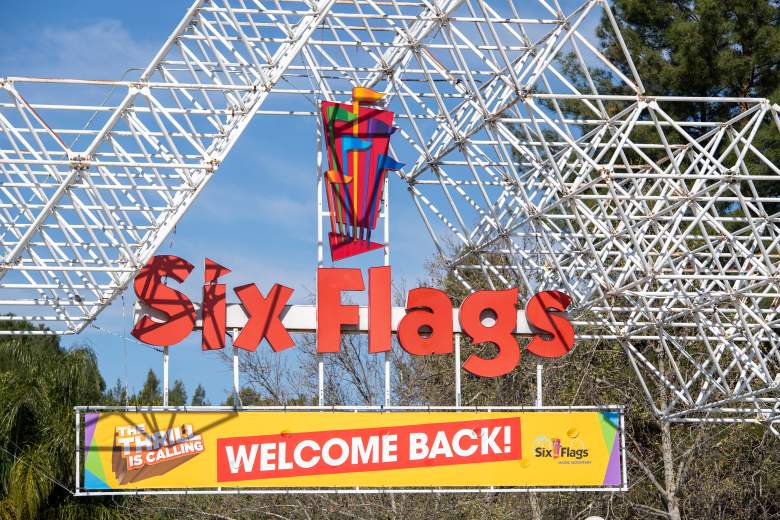 A sign at the entrance of the theme park Six Flags Magic Mountain