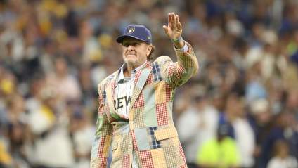 WATCH: Robin Yount Throws Out 1st World Series Pitch in Bob Uecker Jacket